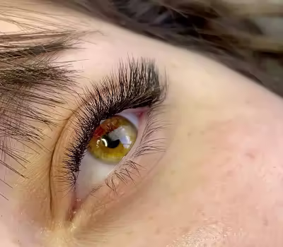 Extensiones de pestañas mega volumen efecto wow